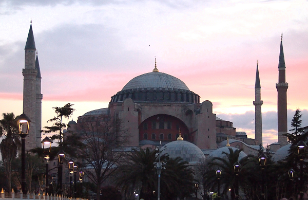 Aya Sofia dari Luar Haghia Sophia dari luar