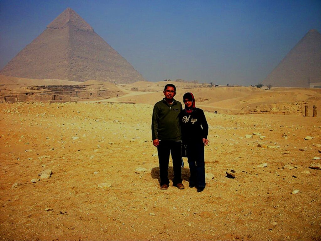 Kembara DIY Mesir 5H4M: Iskandariah & Kaherah – Januari 2012 16 Di hadapan Piramid Giza